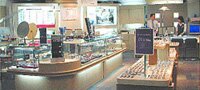 和真メガネ新宿本館